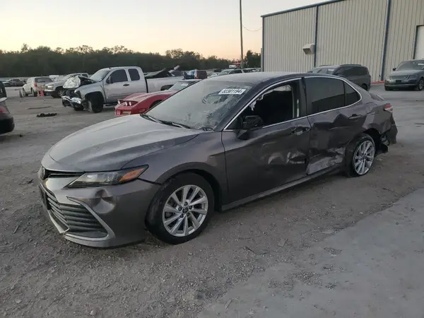 4T1C11AK4MU472339 2021 TOYOTA CAMRY - Image 1