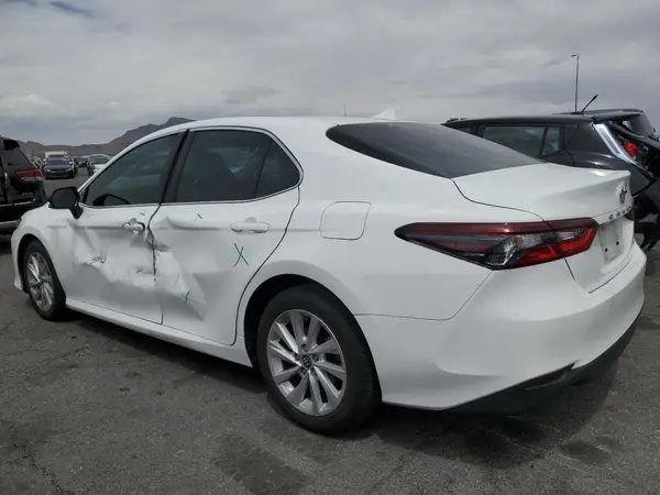 4T1C11AK4MU473586 2021 TOYOTA CAMRY - Image 2