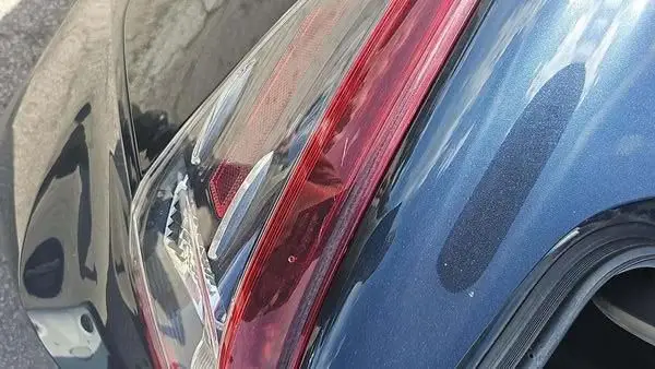 4T1C11AK4MU480263 2021 TOYOTA CAMRY - Image 2