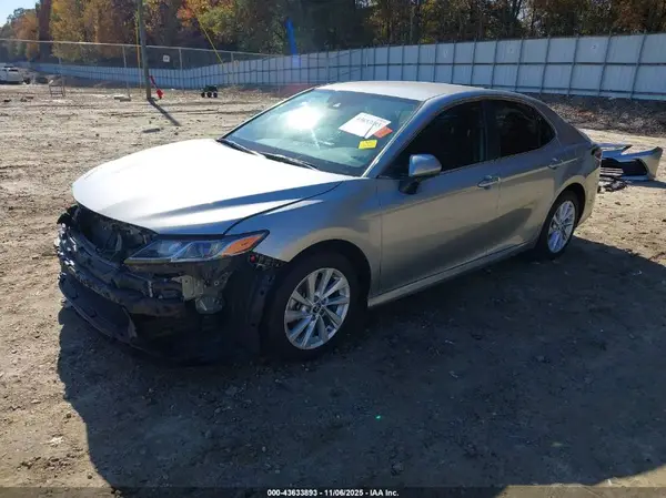 4T1C11AK4MU488055 2021 TOYOTA CAMRY - Image 2