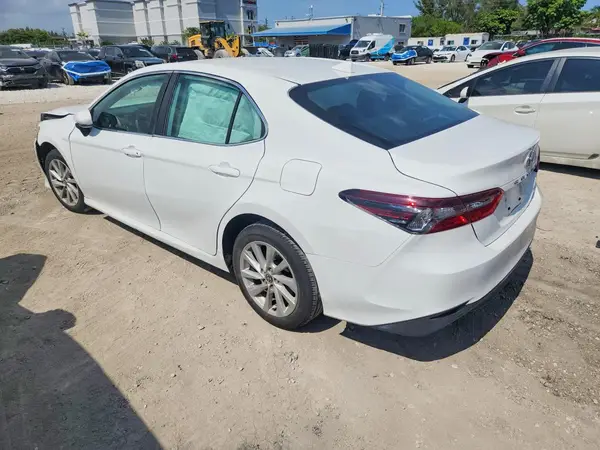 4T1C11AK4MU490999 2021 TOYOTA CAMRY - Image 2