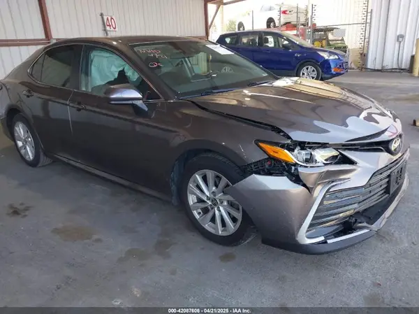 4T1C11AK4MU532605 2021 TOYOTA CAMRY - Image 1