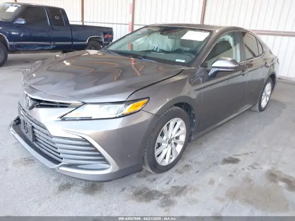 4T1C11AK4MU532605 2021 TOYOTA CAMRY - Image 2