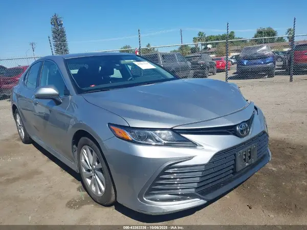 4T1C11AK4MU533821 2021 TOYOTA CAMRY - Image 1