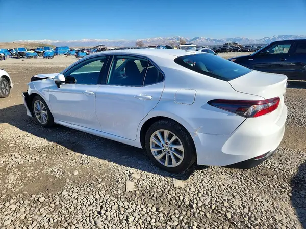 4T1C11AK4MU543328 2021 TOYOTA CAMRY - Image 2