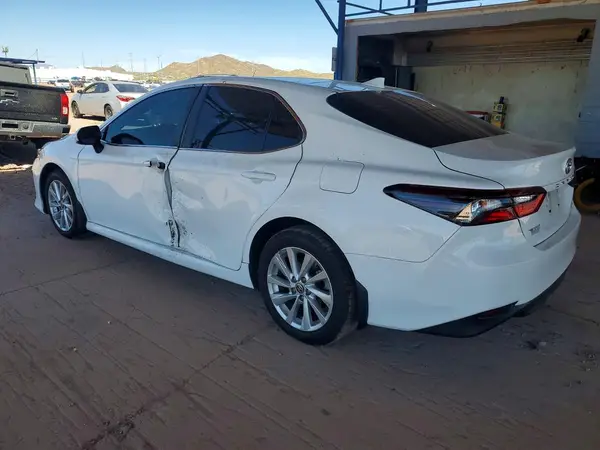 4T1C11AK4MU550974 2021 TOYOTA CAMRY - Image 2