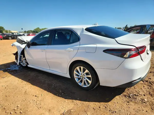 4T1C11AK4MU556774 2021 TOYOTA CAMRY - Image 2