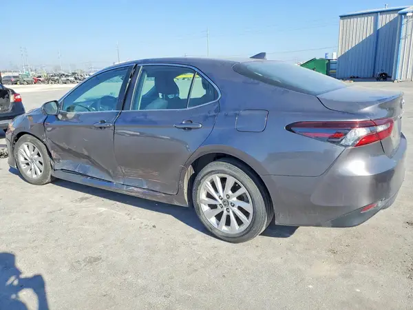 4T1C11AK4MU557147 2021 TOYOTA CAMRY - Image 2