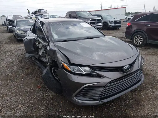 4T1C11AK4MU571906 2021 TOYOTA CAMRY - Image 1