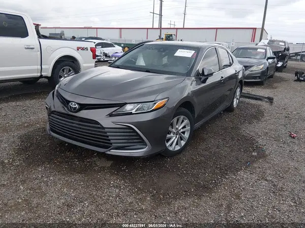 4T1C11AK4MU571906 2021 TOYOTA CAMRY - Image 2