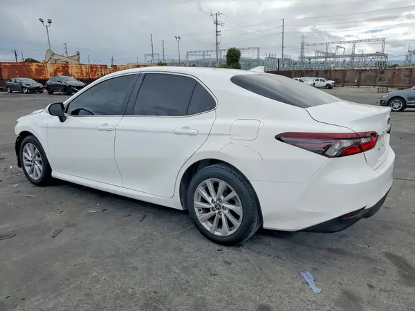 4T1C11AK4MU572196 2021 TOYOTA CAMRY - Image 2