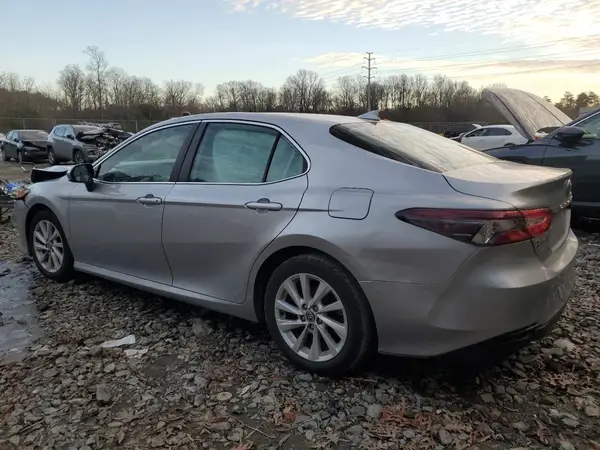 4T1C11AK4MU575454 2021 TOYOTA CAMRY - Image 2