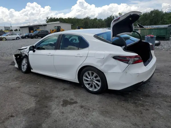 4T1C11AK4MU576068 2021 TOYOTA CAMRY - Image 2