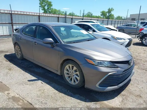 4T1C11AK4MU583165 2021 TOYOTA CAMRY - Image 1