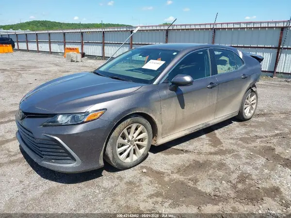 4T1C11AK4MU583165 2021 TOYOTA CAMRY - Image 2