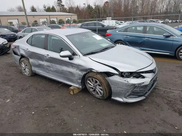 4T1C11AK4MU589015 2021 TOYOTA CAMRY - Image 1