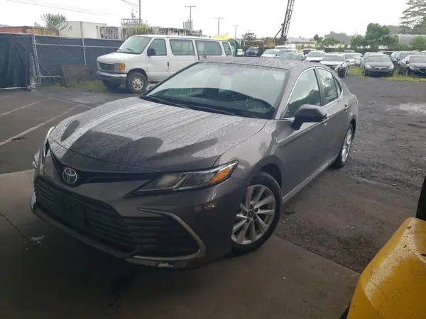 4T1C11AK4MU590391 2021 TOYOTA CAMRY - Image 1