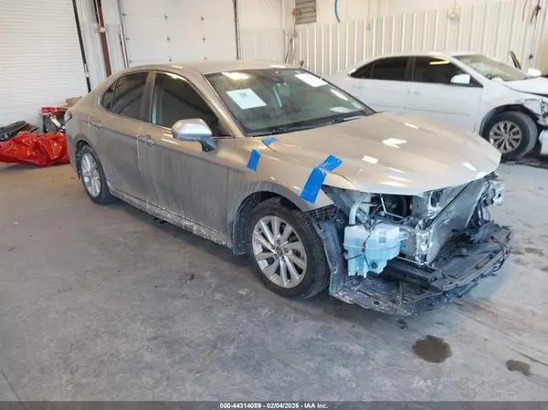 4T1C11AK4MU600871 2021 TOYOTA CAMRY - Image 1