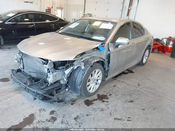 4T1C11AK4MU600871 2021 TOYOTA CAMRY - Image 2