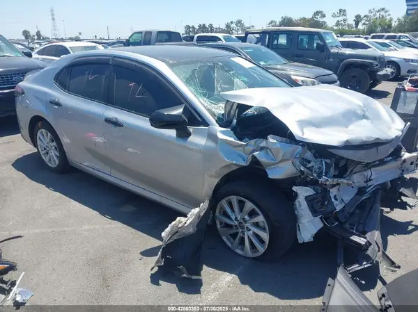 4T1C11AK4MU612132 2021 TOYOTA CAMRY - Image 1