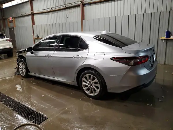 4T1C11AK4MU613541 2021 TOYOTA CAMRY - Image 2