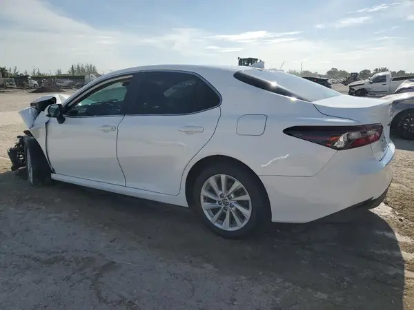 4T1C11AK4NU001857 2022 TOYOTA CAMRY - Image 2