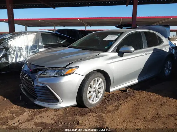 4T1C11AK4NU013667 2022 TOYOTA CAMRY - Image 2