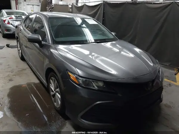 4T1C11AK4NU017251 2022 TOYOTA CAMRY - Image 1
