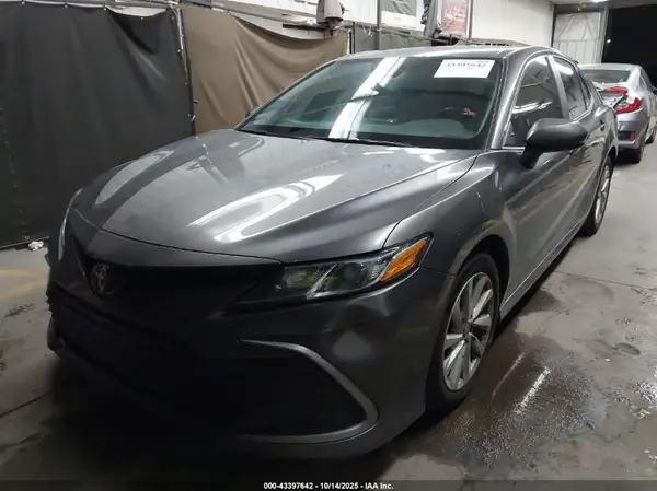 4T1C11AK4NU017251 2022 TOYOTA CAMRY - Image 2