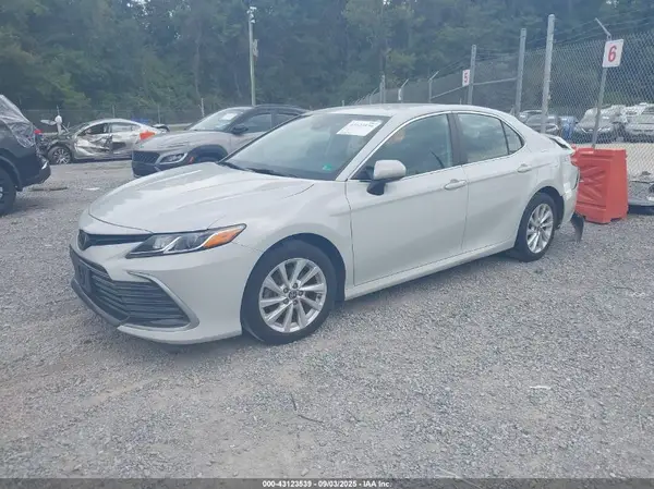 4T1C11AK4NU018254 2022 TOYOTA CAMRY - Image 2