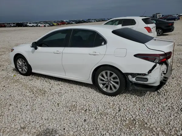 4T1C11AK4NU018884 2022 TOYOTA CAMRY - Image 2