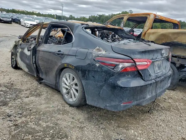 4T1C11AK4NU023762 2022 TOYOTA CAMRY - Image 2