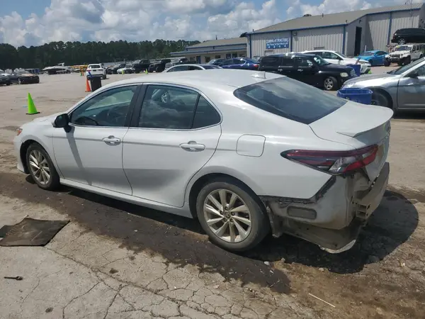 4T1C11AK4NU024037 2022 TOYOTA CAMRY - Image 2