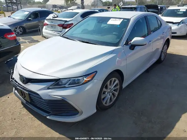 4T1C11AK4NU029383 2022 TOYOTA CAMRY - Image 2