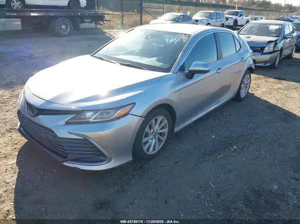 4T1C11AK4NU031831 2022 TOYOTA CAMRY - Image 2