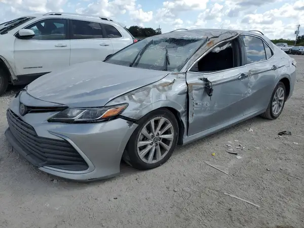 4T1C11AK4NU031876 2022 TOYOTA CAMRY - Image 1