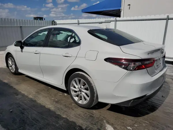 4T1C11AK4NU032431 2022 TOYOTA CAMRY - Image 2