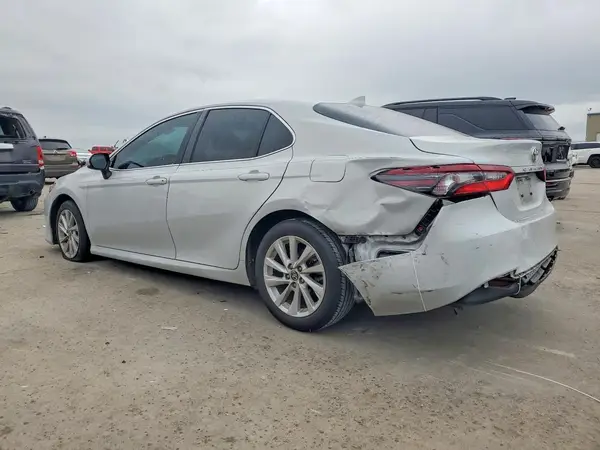 4T1C11AK4NU046832 2022 TOYOTA CAMRY - Image 2