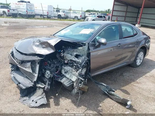 4T1C11AK4NU051027 2022 TOYOTA CAMRY - Image 2