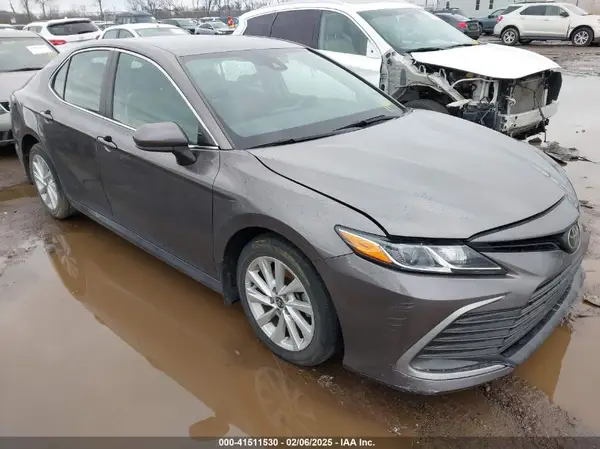 4T1C11AK4NU052114 2022 TOYOTA CAMRY - Image 1