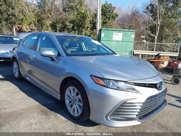 4T1C11AK4NU056843 2022 TOYOTA CAMRY - Image 1