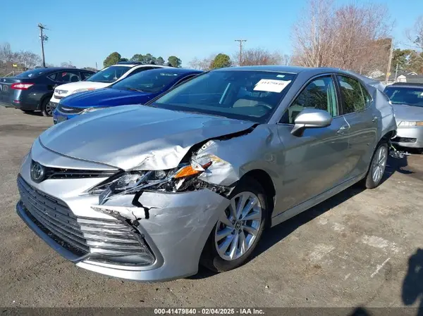 4T1C11AK4NU056843 2022 TOYOTA CAMRY - Image 2