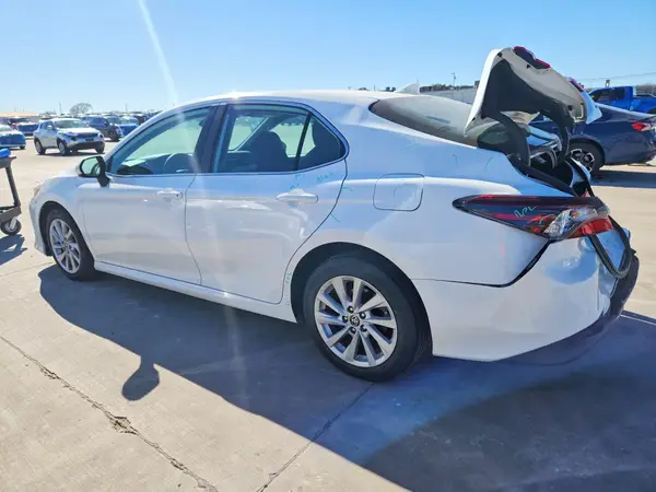 4T1C11AK4NU057281 2022 TOYOTA CAMRY - Image 2