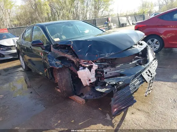4T1C11AK4NU058267 2022 TOYOTA CAMRY - Image 1