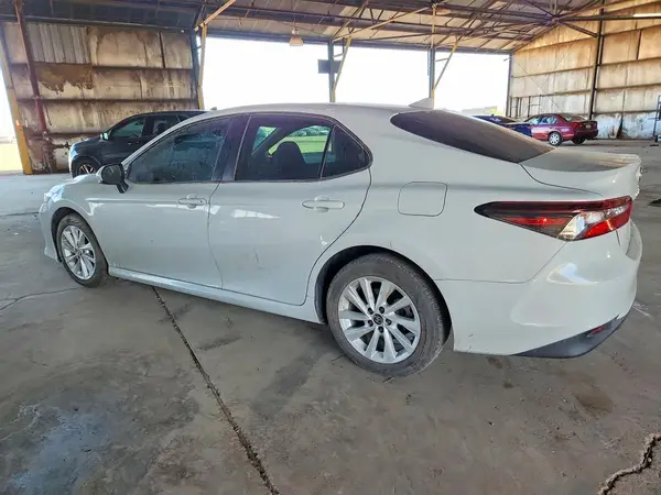 4T1C11AK4NU060102 2022 TOYOTA CAMRY - Image 2
