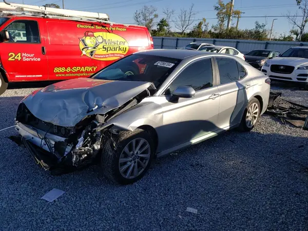 4T1C11AK4NU062139 2022 TOYOTA CAMRY - Image 1