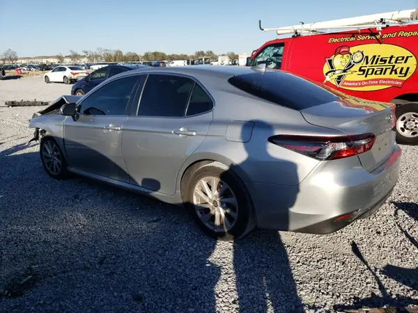 4T1C11AK4NU062139 2022 TOYOTA CAMRY - Image 2
