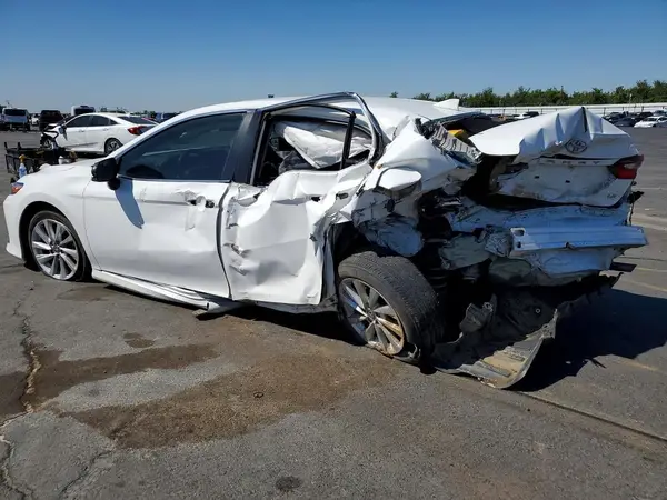 4T1C11AK4NU064652 2022 TOYOTA CAMRY - Image 2