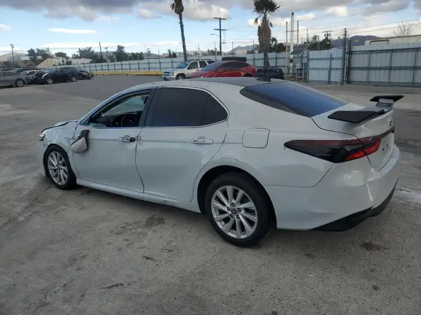 4T1C11AK4NU067759 2022 TOYOTA CAMRY - Image 2