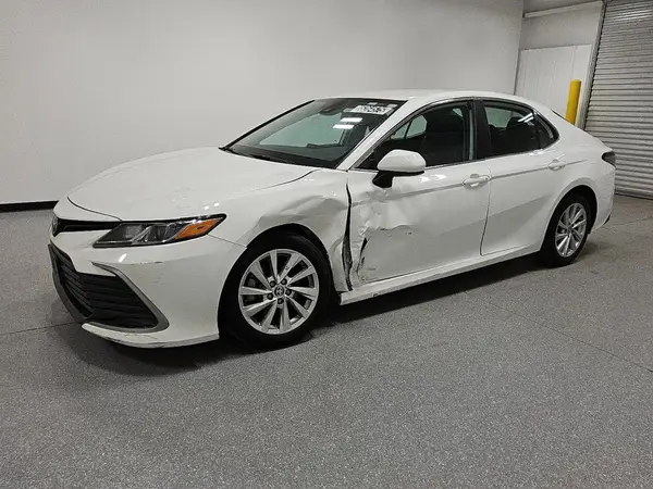 4T1C11AK4NU499705 2022 TOYOTA CAMRY - Image 1